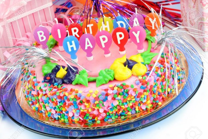Cake Happy Birthday Schne Und Bunte Happy Birthday Cake Mit Geschenken Umgeben Und Cake Happy Birthday Schne Und Bunte Happy Birthday Cake Mit Geschenken Umgeben Und