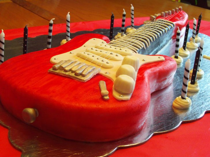 Guitar Birthday Cake Electric Guitar Cake 6 Steps With Pictures Guitar Birthday Cake Electric Guitar Cake 6 Steps With Pictures