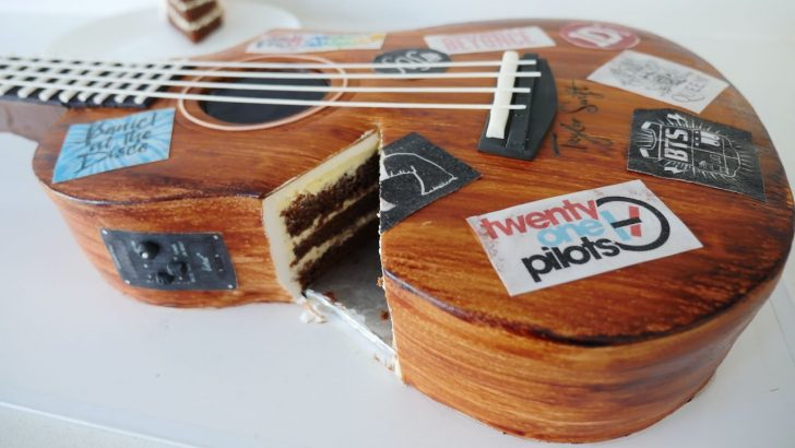 Guitar Birthday Cake Realistic Guitar Cake How To Cook That Ann Reardon Cake Youtube Guitar Birthday Cake Realistic Guitar Cake How To Cook That Ann Reardon Cake Youtube