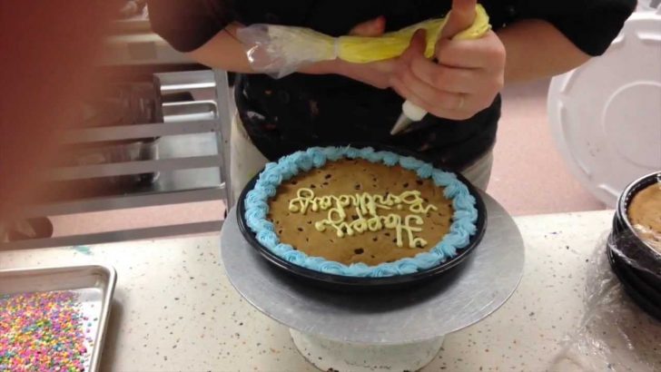 Olive Garden Birthday Cake American Birthday Cookie Cake Olive Garden Youtube Olive Garden Birthday Cake American Birthday Cookie Cake Olive Garden Youtube